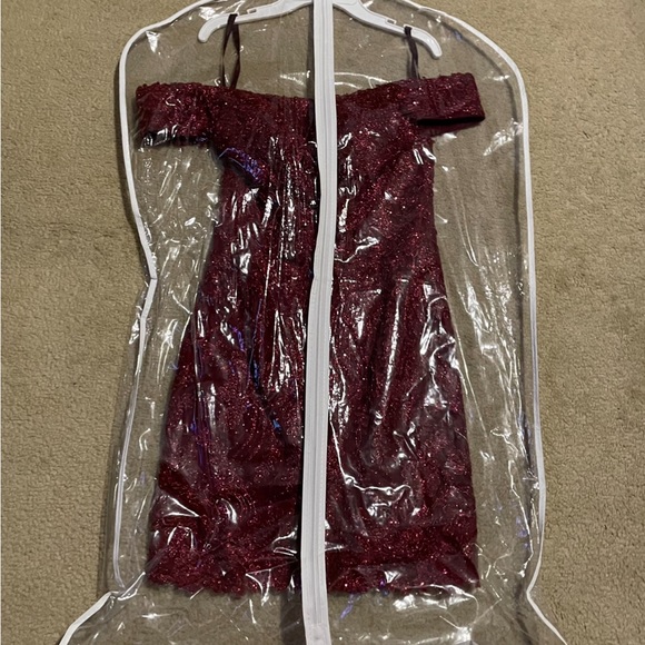 Burgundy Mori Lee homecoming dress. US size 2. - Picture 6 of 6